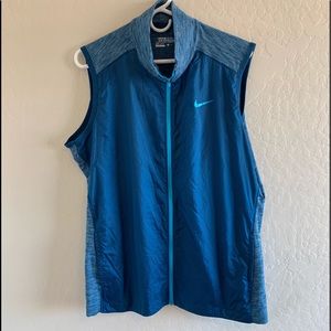 Women’s sleeveless Nike dri-fit jacket